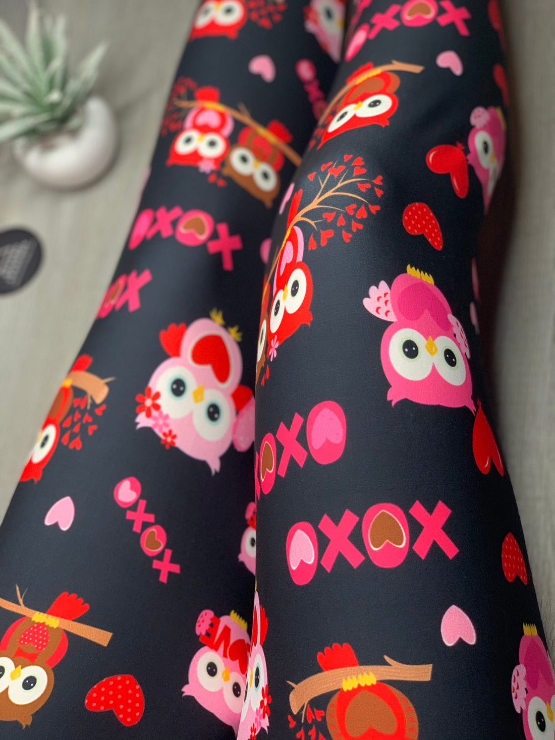 Extra Soft printed leggings with 4-way stretch fabric, so you can move with absolute comfort and ease.