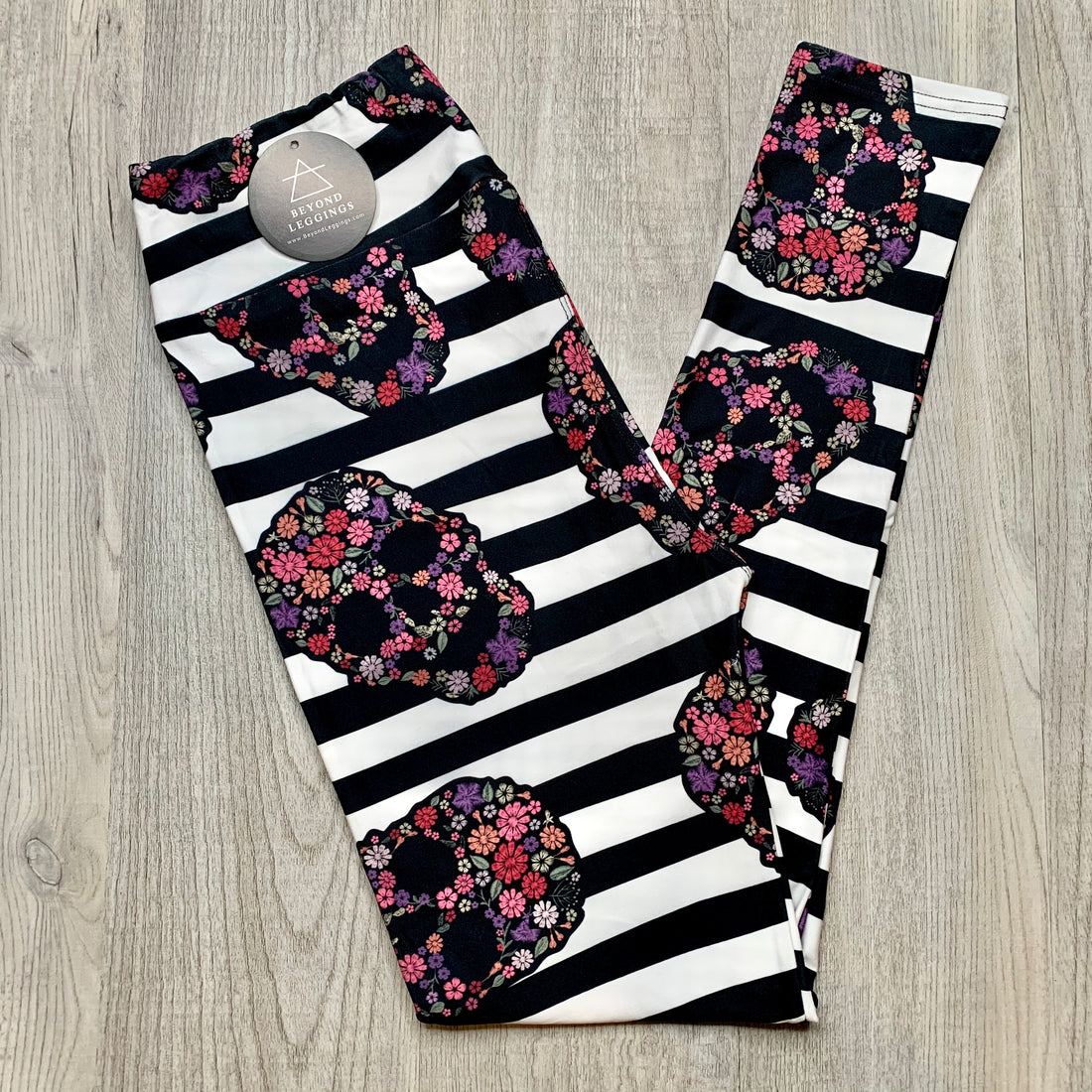 Extra Soft printed leggings with 4-way stretch fabric, so you can move with absolute comfort and ease.