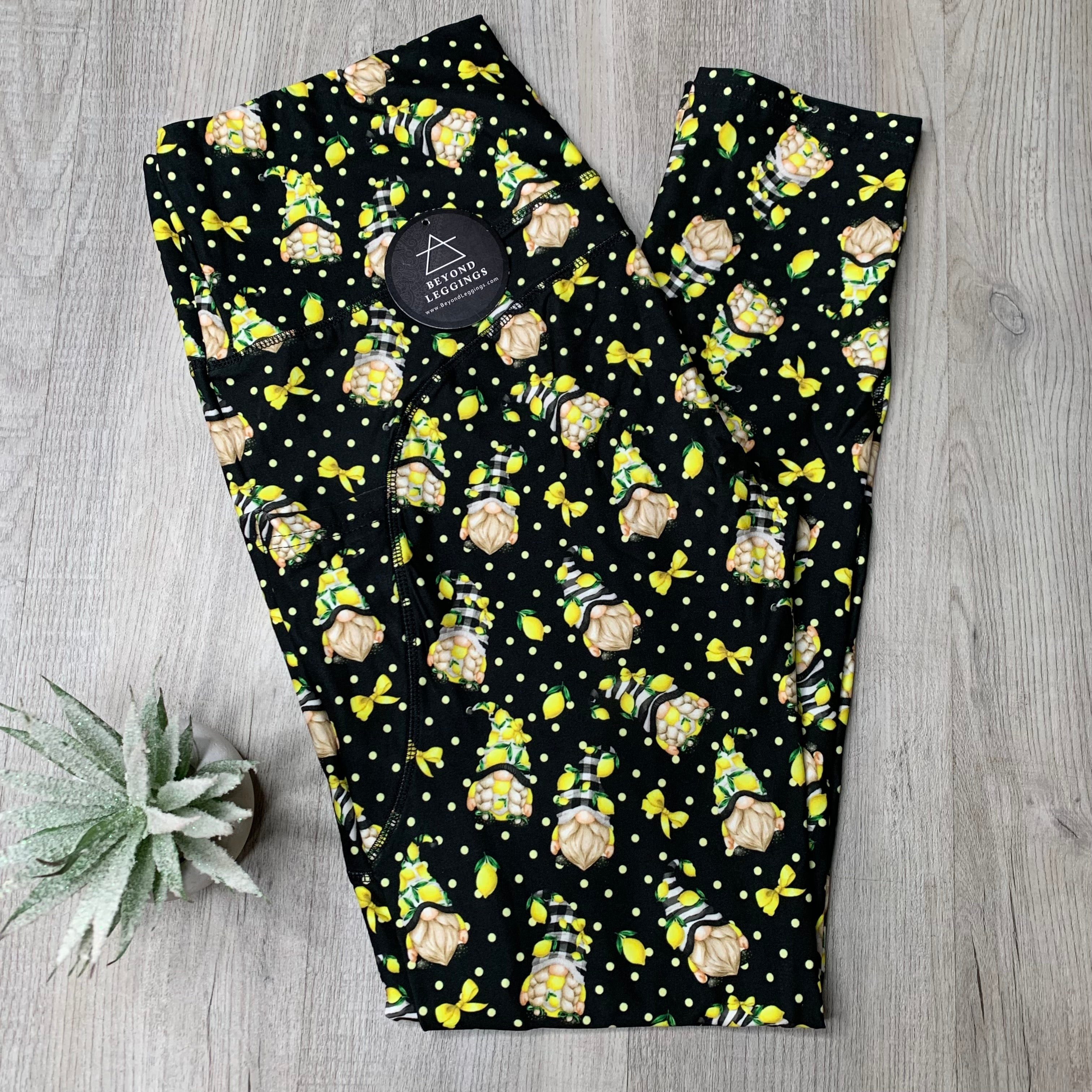 Extra Soft printed leggings with 4-way stretch fabric, so you can move with absolute comfort and ease.