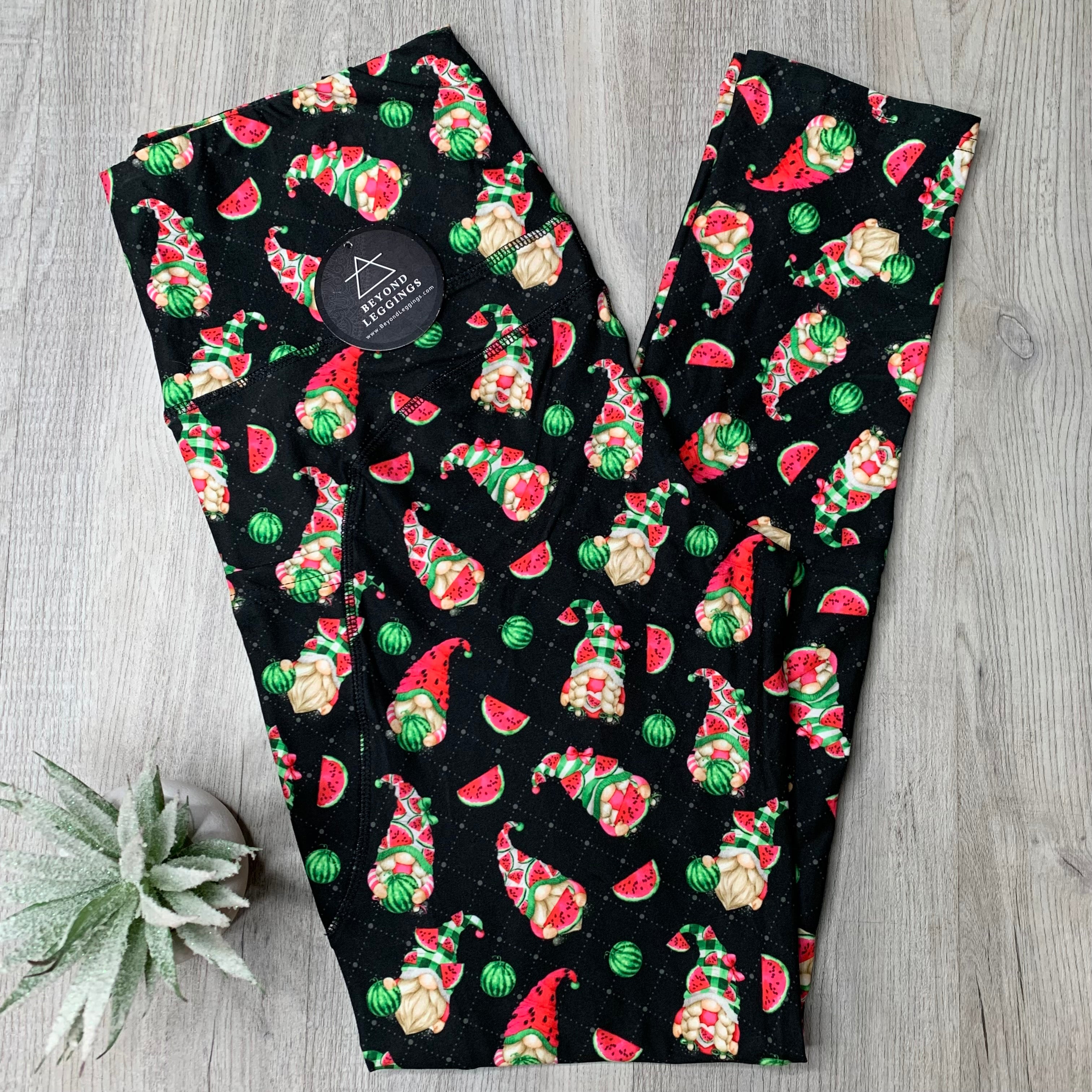 Extra Soft printed leggings with 4-way stretch fabric, so you can move with absolute comfort and ease.