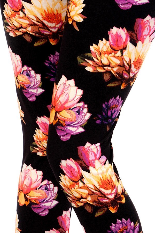 Extra Soft printed leggings with 4-way stretch fabric, so you can move with absolute comfort and ease.
