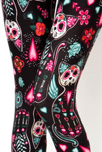Extra Soft printed leggings with 4-way stretch fabric, so you can move with absolute comfort and ease.