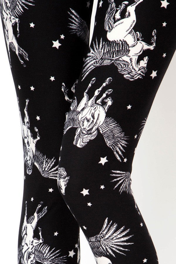 Extra Soft printed leggings with 4-way stretch fabric, so you can move with absolute comfort and ease.
