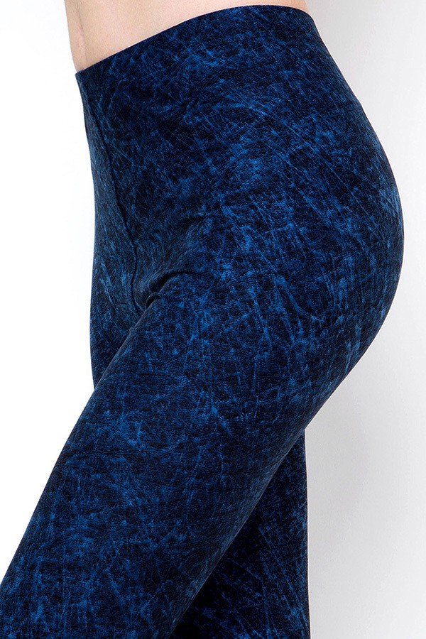 Extra Soft printed leggings with 4-way stretch fabric, so you can move with absolute comfort and ease.