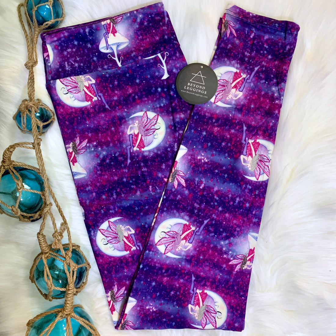 Extra Soft printed leggings with 4-way stretch fabric, so you can move with absolute comfort and ease.