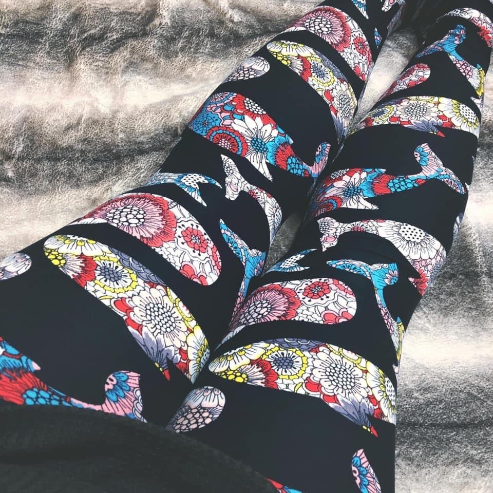Extra Soft printed leggings with 4-way stretch fabric, so you can move with absolute comfort and ease.