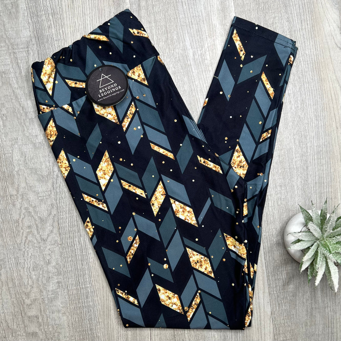 Extra Soft printed leggings with 4-way stretch fabric, so you can move with absolute comfort and ease.