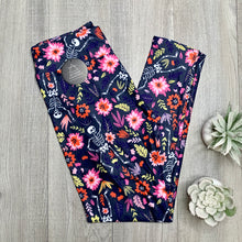 Extra Soft printed leggings with 4-way stretch fabric, so you can move with absolute comfort and ease.