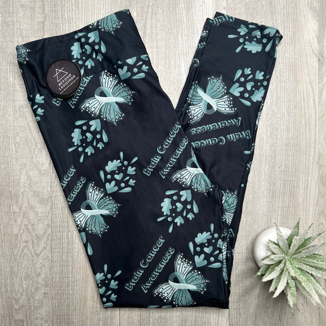 Extra Soft printed leggings with 4-way stretch fabric, so you can move with absolute comfort and ease.