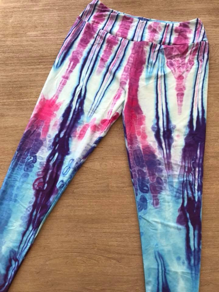 Extra Soft printed leggings with 4-way stretch fabric, so you can move with absolute comfort and ease.