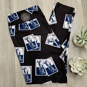 Extra Soft printed leggings with 4-way stretch fabric, so you can move with absolute comfort and ease.