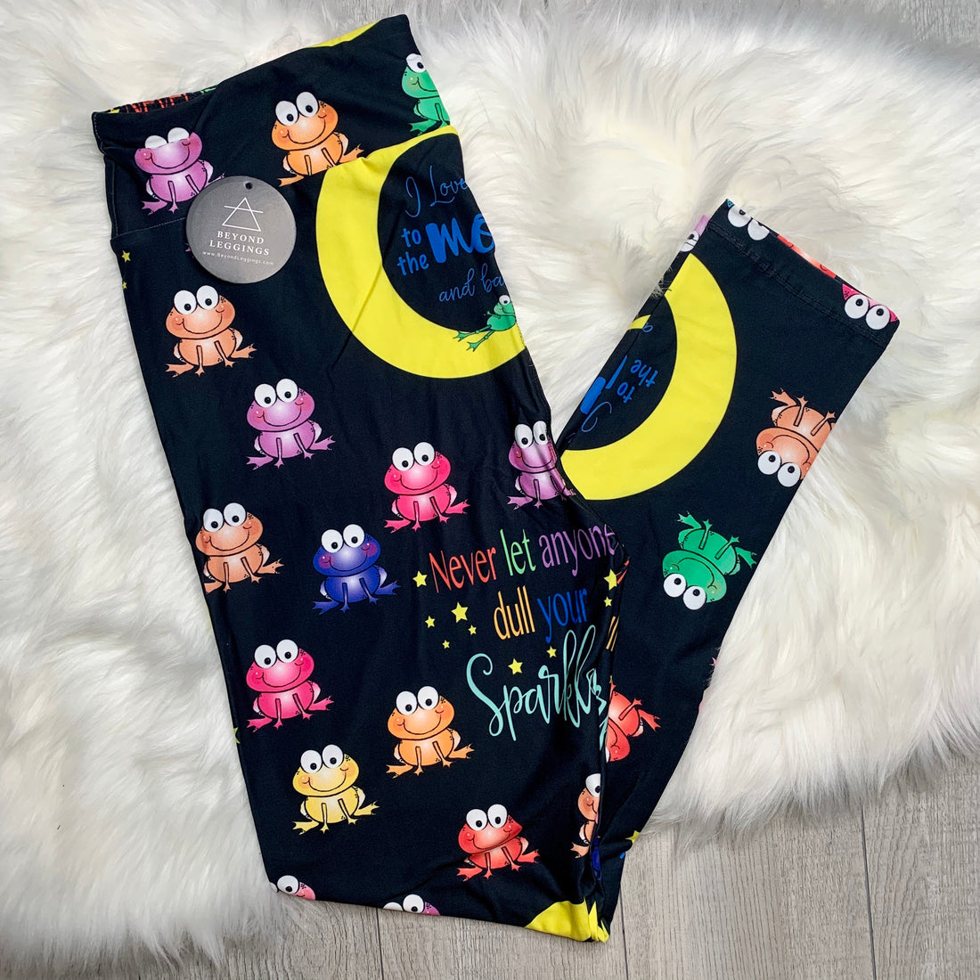 Extra Soft printed leggings with 4-way stretch fabric, so you can move with absolute comfort and ease.