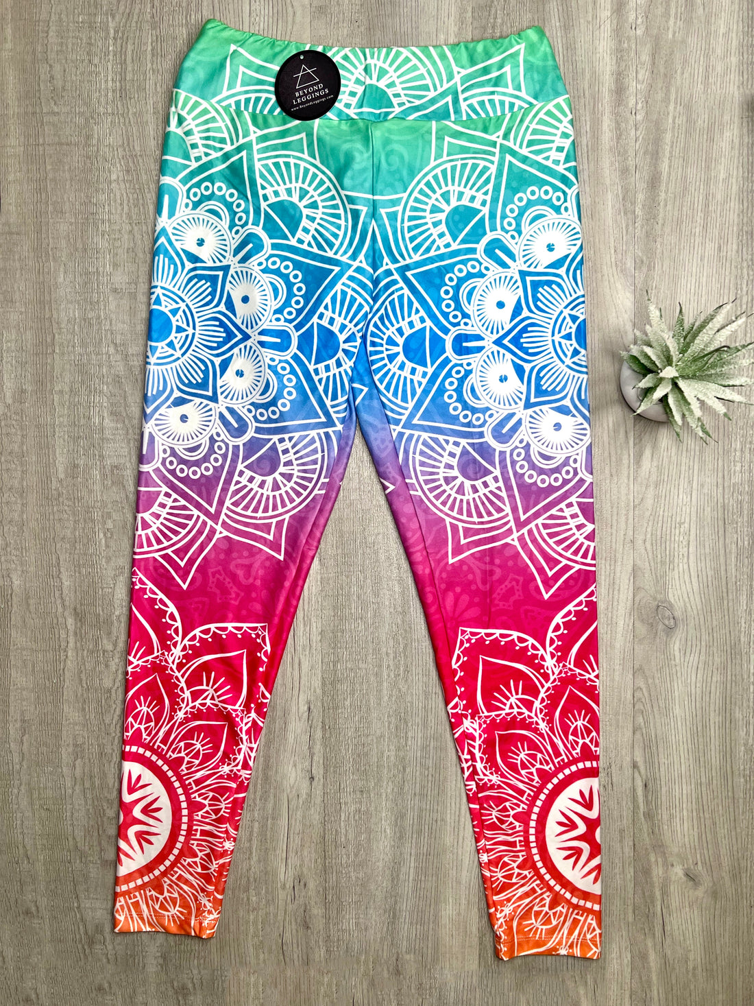 Extra Soft printed leggings with 4-way stretch fabric, so you can move with absolute comfort and ease.