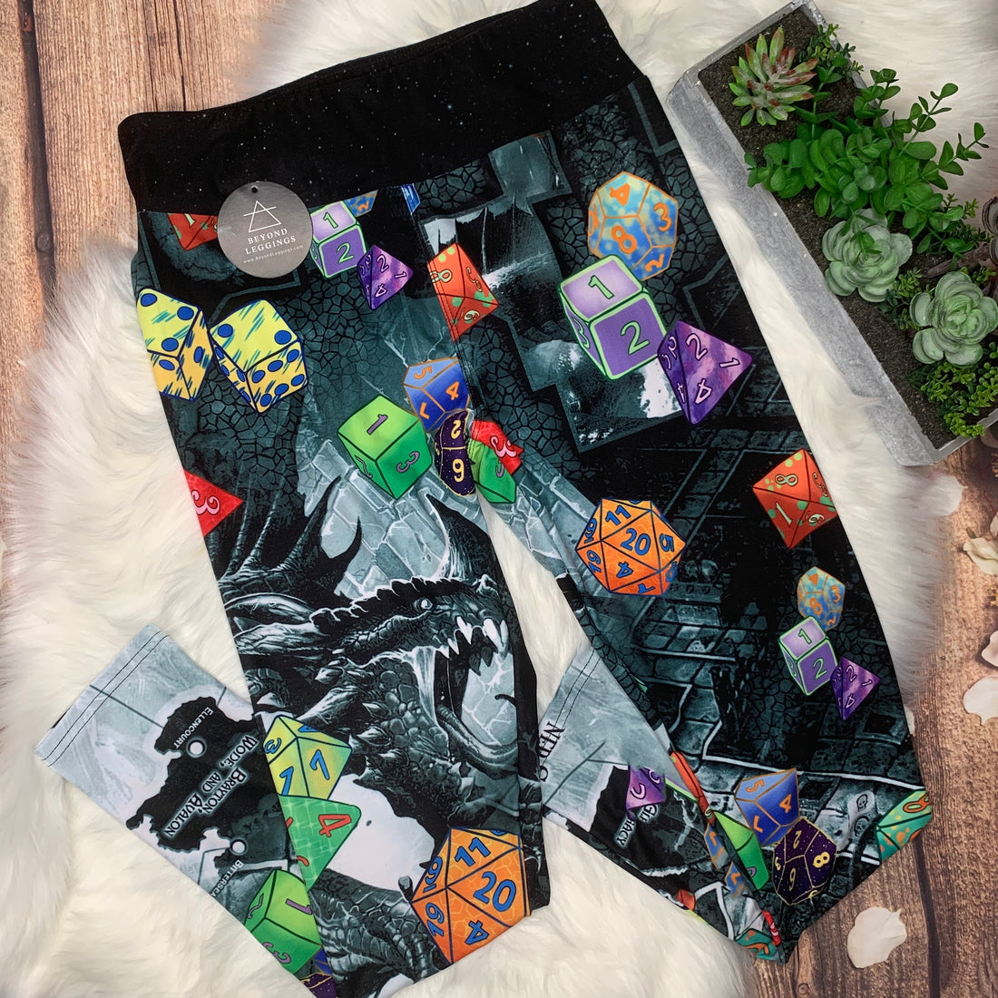 Extra Soft printed leggings with 4-way stretch fabric, so you can move with absolute comfort and ease.