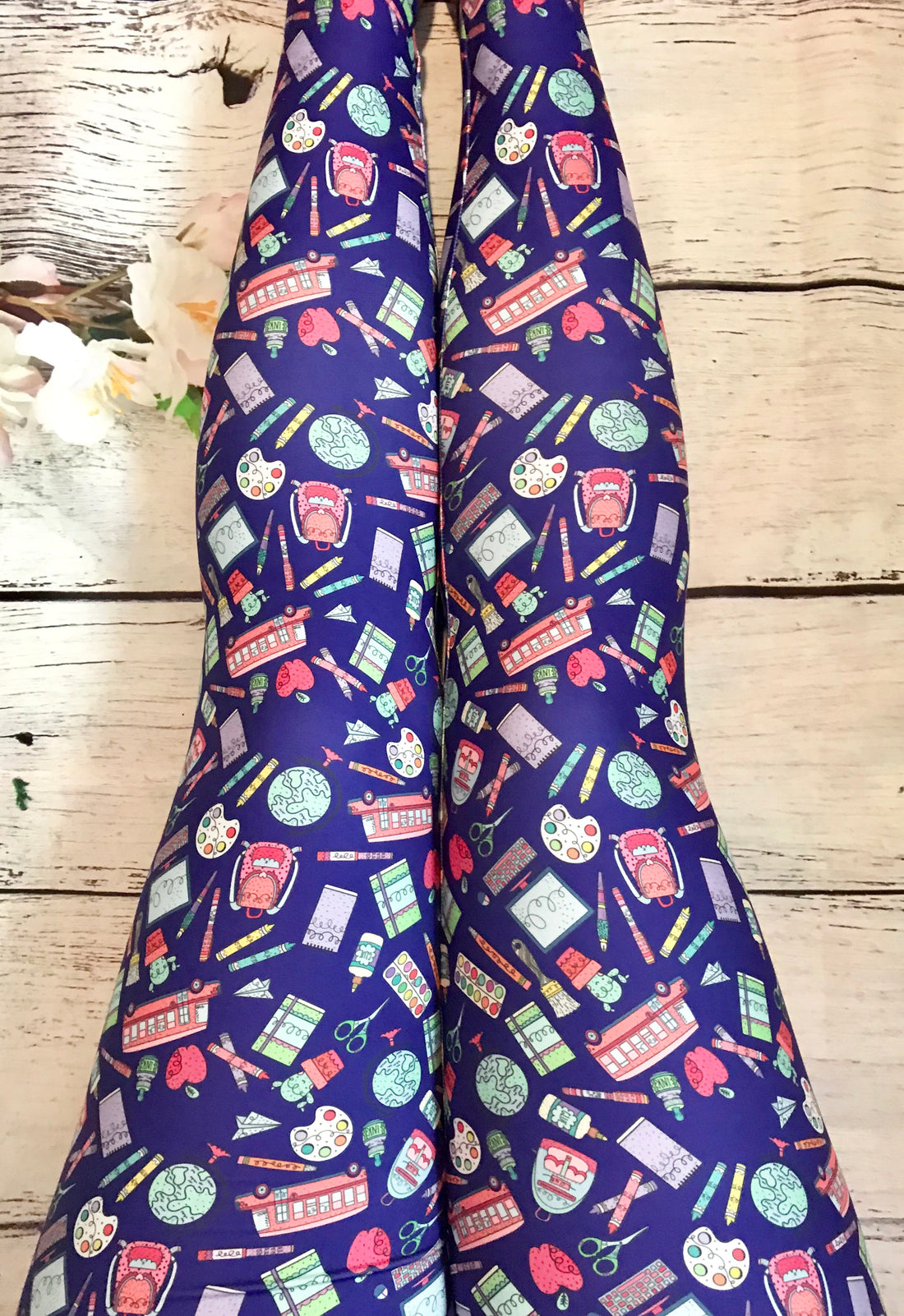 Extra Soft printed leggings with 4-way stretch fabric, so you can move with absolute comfort and ease.