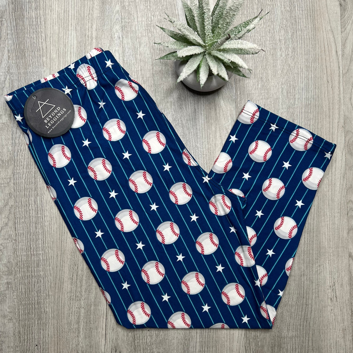 Extra Soft printed leggings with 4-way stretch fabric, so you can move with absolute comfort and ease.