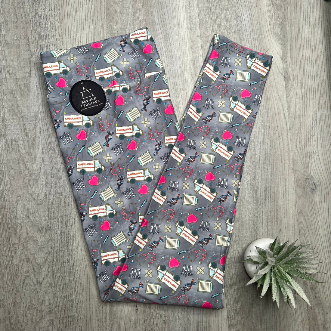 Extra Soft printed leggings with 4-way stretch fabric, so you can move with absolute comfort and ease.