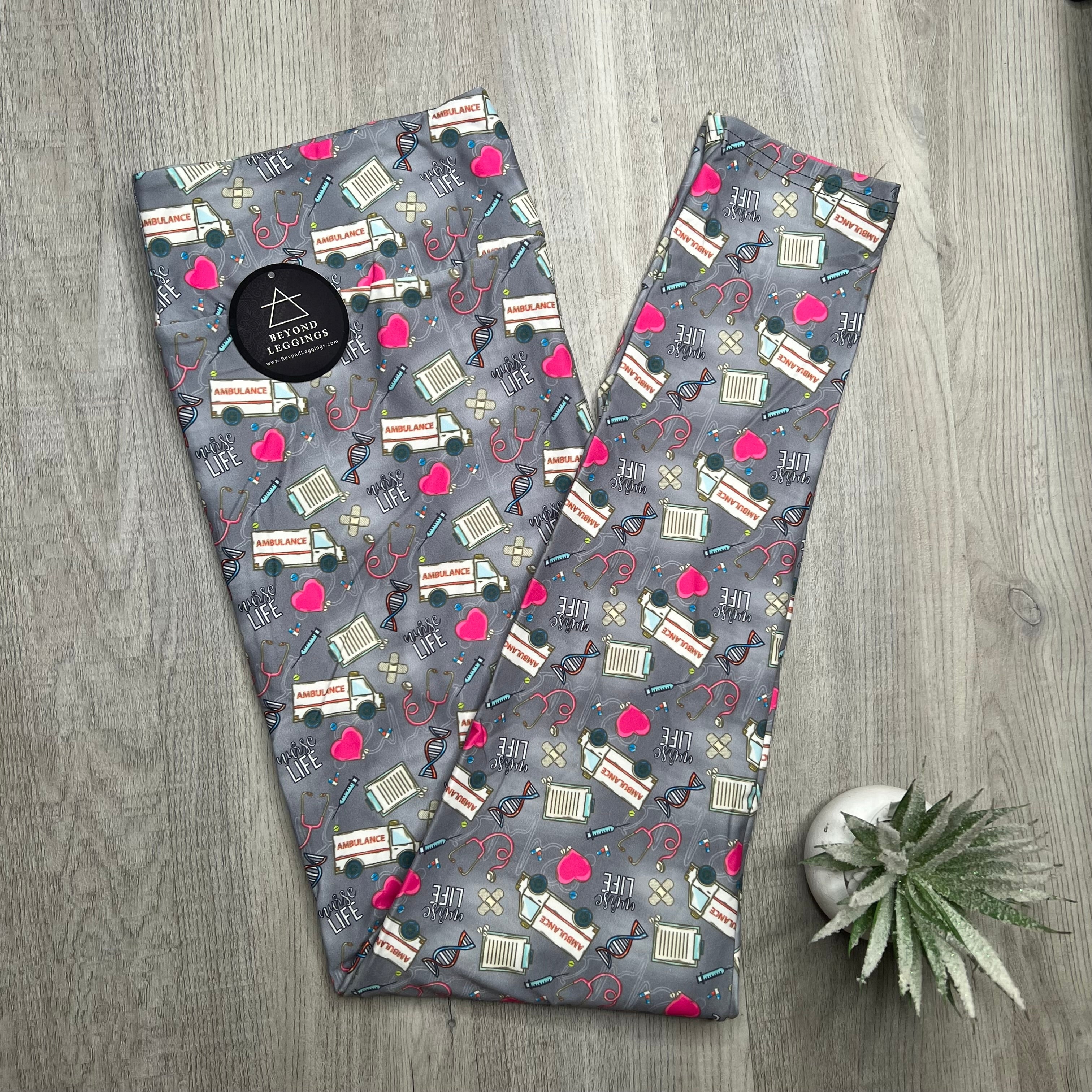 Extra Soft printed leggings with 4-way stretch fabric, so you can move with absolute comfort and ease.