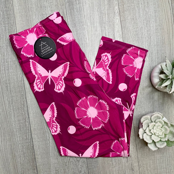 Extra Soft printed leggings with 4-way stretch fabric, so you can move with absolute comfort and ease.