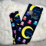 Extra Soft printed leggings with 4-way stretch fabric, so you can move with absolute comfort and ease.