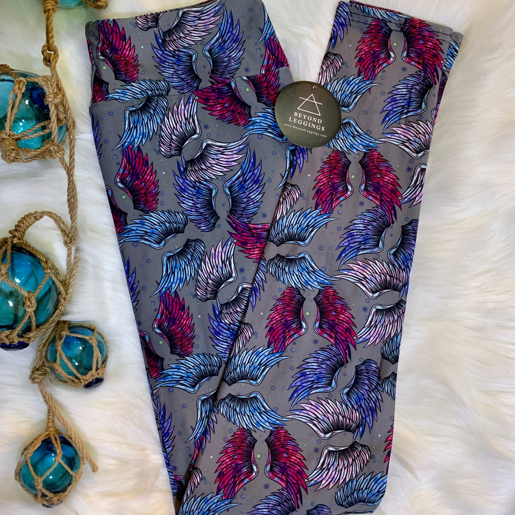 Extra Soft printed leggings with 4-way stretch fabric, so you can move with absolute comfort and ease.