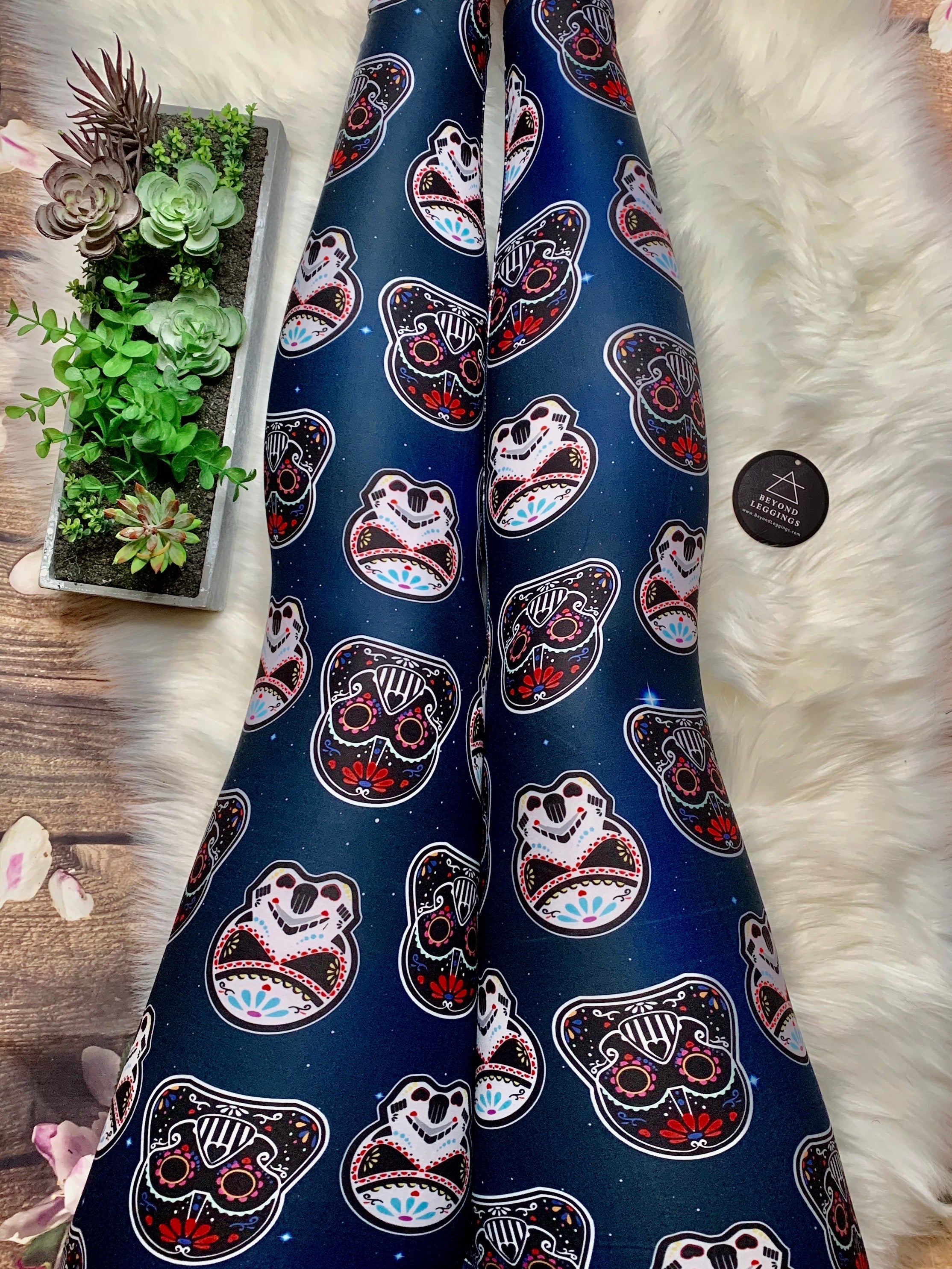 Extra Soft printed leggings with 4-way stretch fabric, so you can move with absolute comfort and ease.