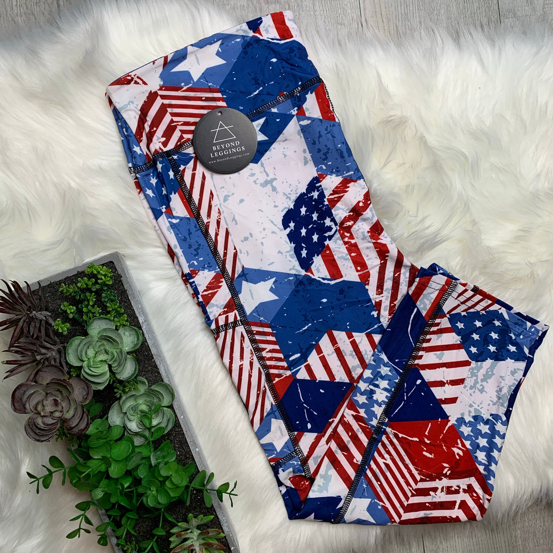 Extra Soft printed leggings with 4-way stretch fabric, so you can move with absolute comfort and ease.