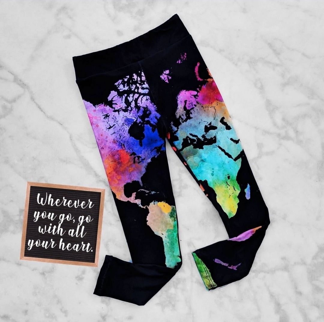 Extra Soft printed leggings with 4-way stretch fabric, so you can move with absolute comfort and ease.