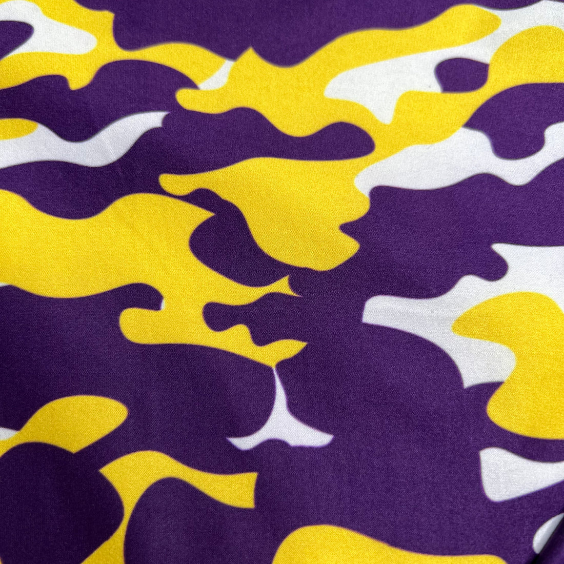 Extra Soft printed leggings with 4-way stretch fabric, so you can move with absolute comfort and ease.