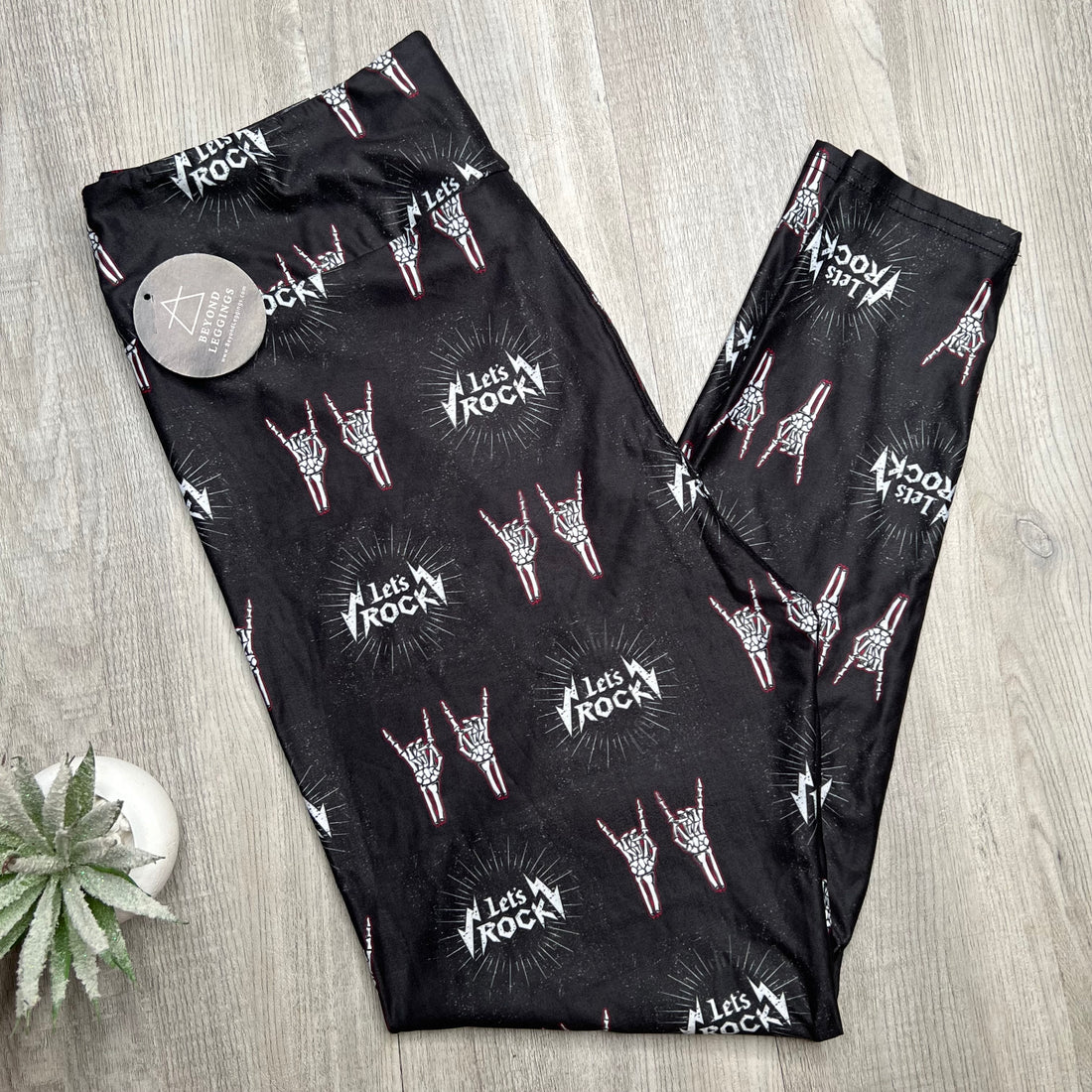 Extra Soft printed leggings with 4-way stretch fabric, so you can move with absolute comfort and ease.