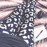 Extra Soft printed leggings with 4-way stretch fabric, so you can move with absolute comfort and ease.