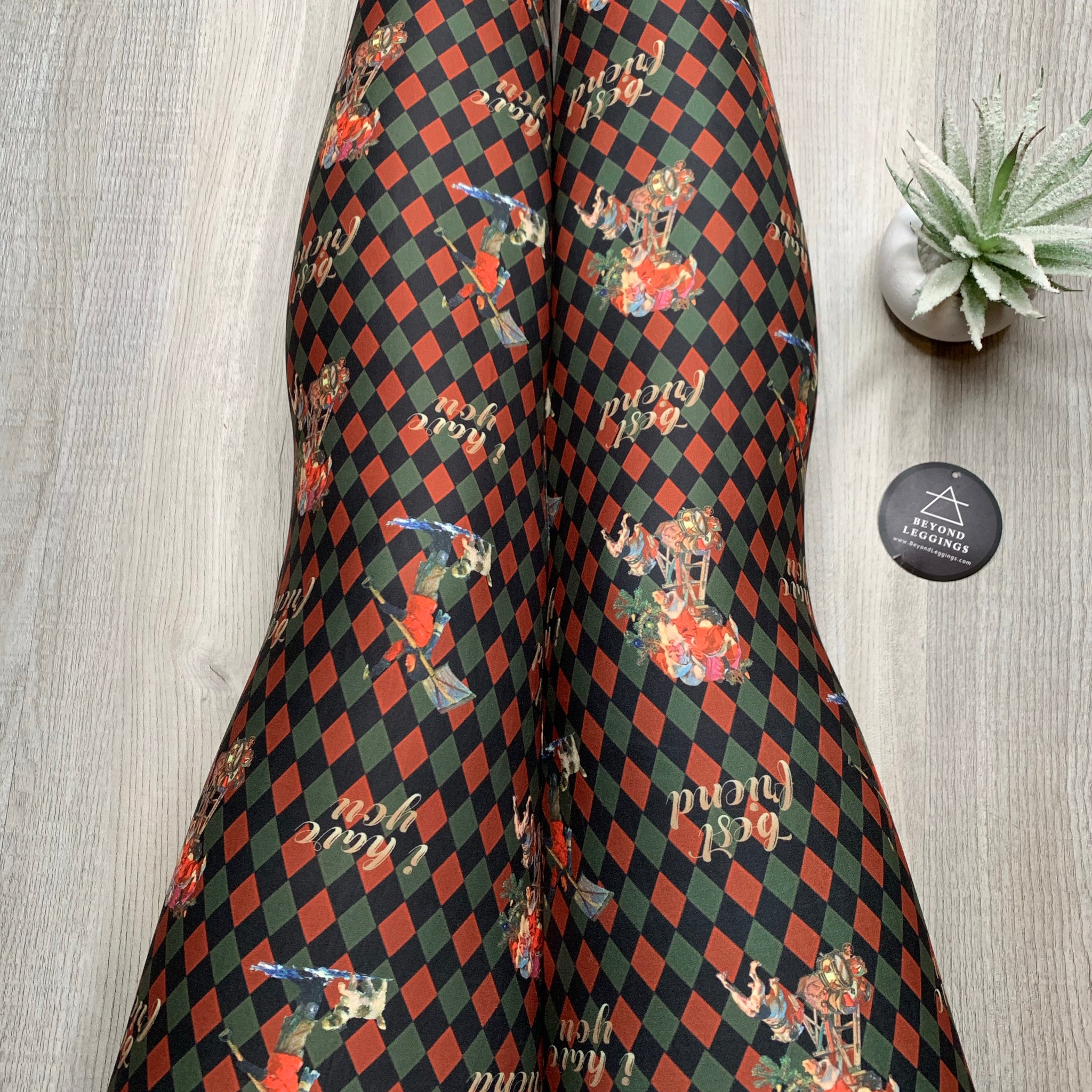 Extra Soft printed leggings with 4-way stretch fabric, so you can move with absolute comfort and ease.