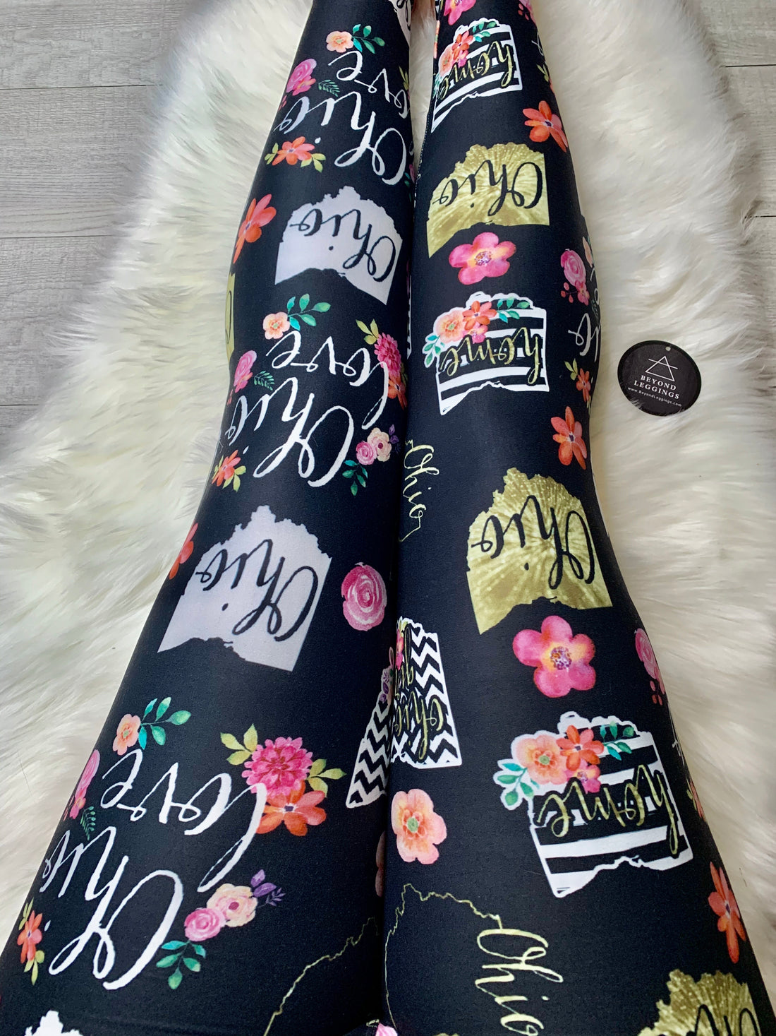 Extra Soft printed leggings with 4-way stretch fabric, so you can move with absolute comfort and ease.