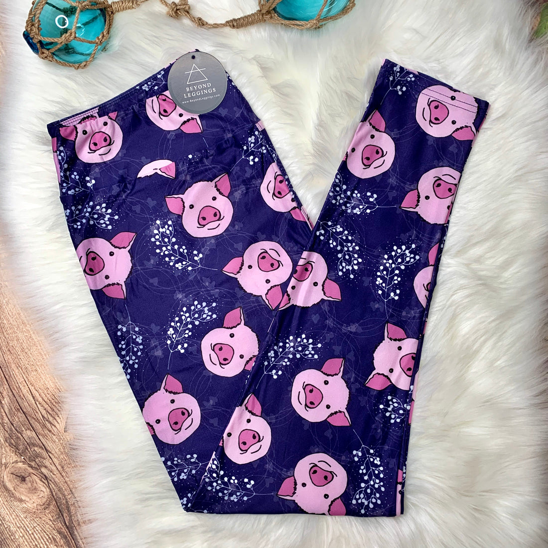 Extra Soft printed leggings with 4-way stretch fabric, so you can move with absolute comfort and ease.