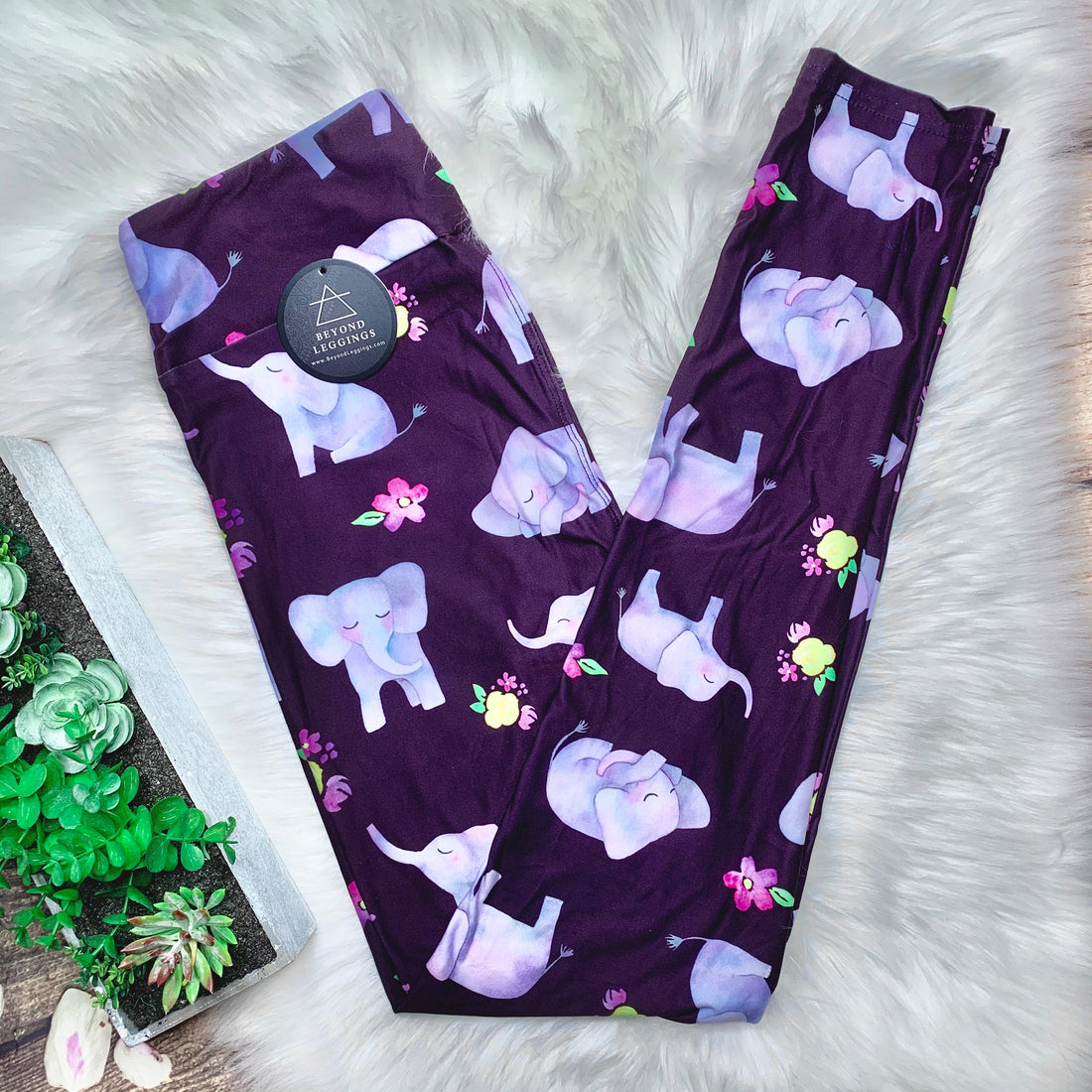 Extra Soft printed leggings with 4-way stretch fabric, so you can move with absolute comfort and ease.