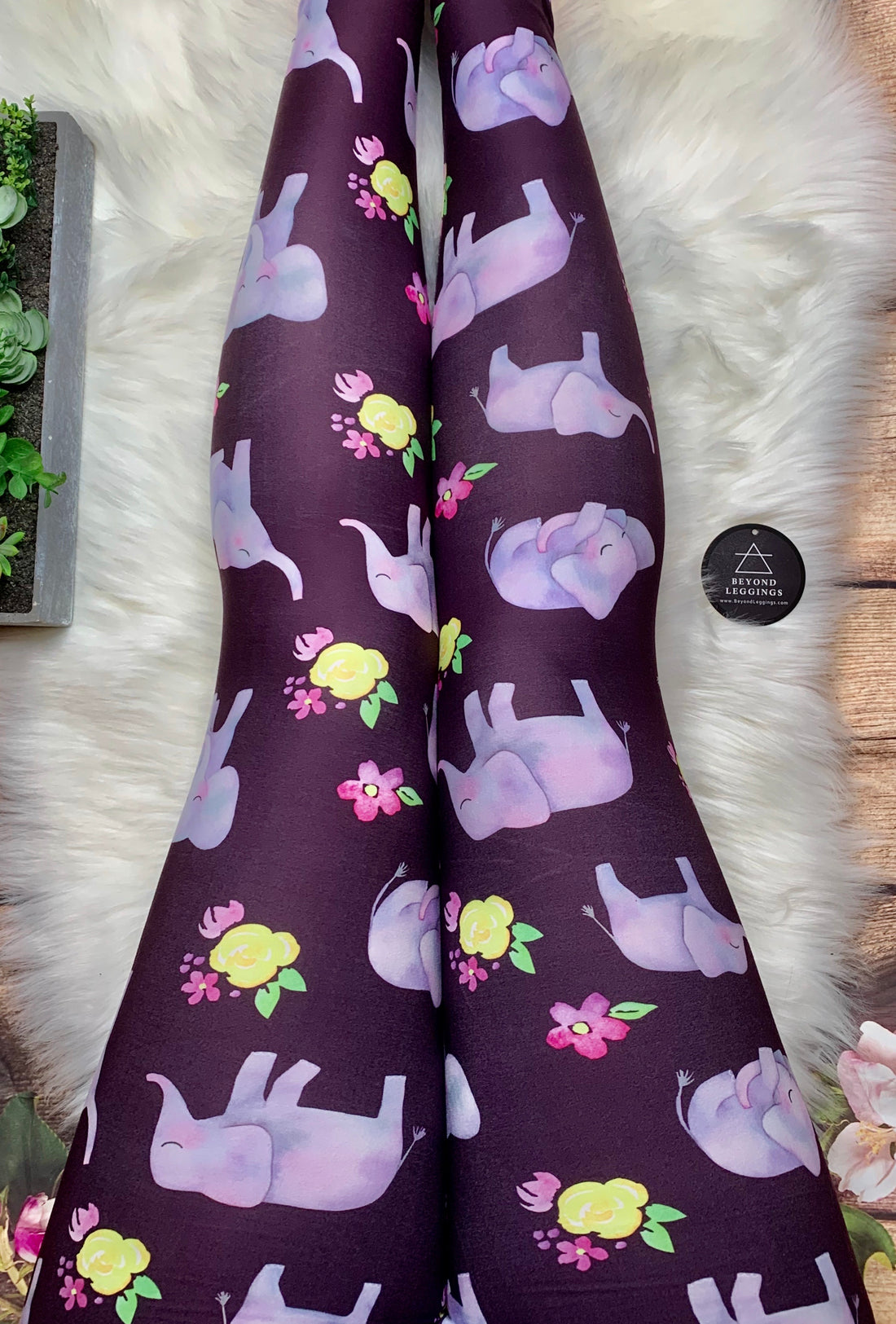 Extra Soft printed leggings with 4-way stretch fabric, so you can move with absolute comfort and ease.