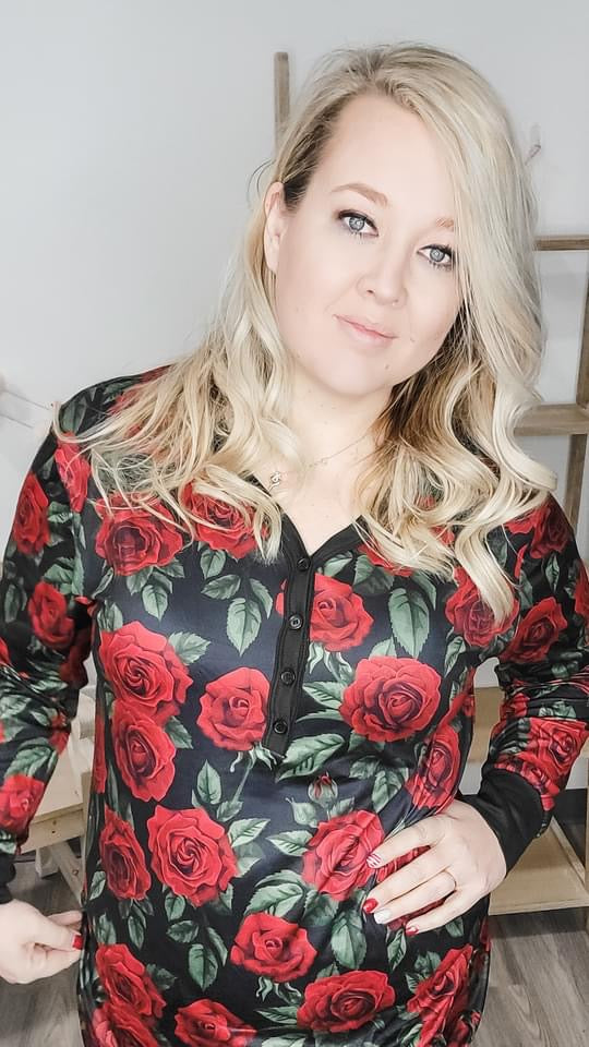 Passion Red Roses - Women's Cozy Lounge Set Pajamas with Pockets - Buttery Soft & Stretchy, Elastic Waistband, Functional Drawstring, True to Size