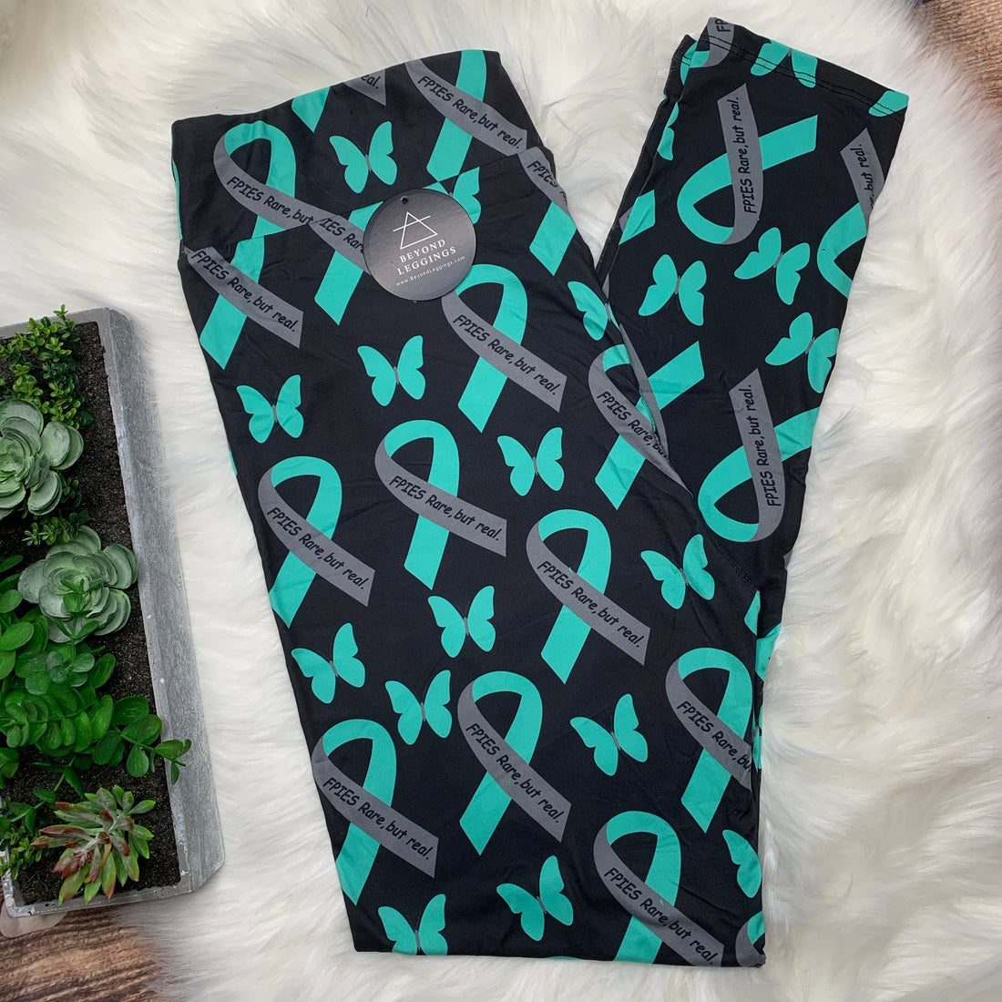 Extra Soft printed leggings with 4-way stretch fabric, so you can move with absolute comfort and ease.