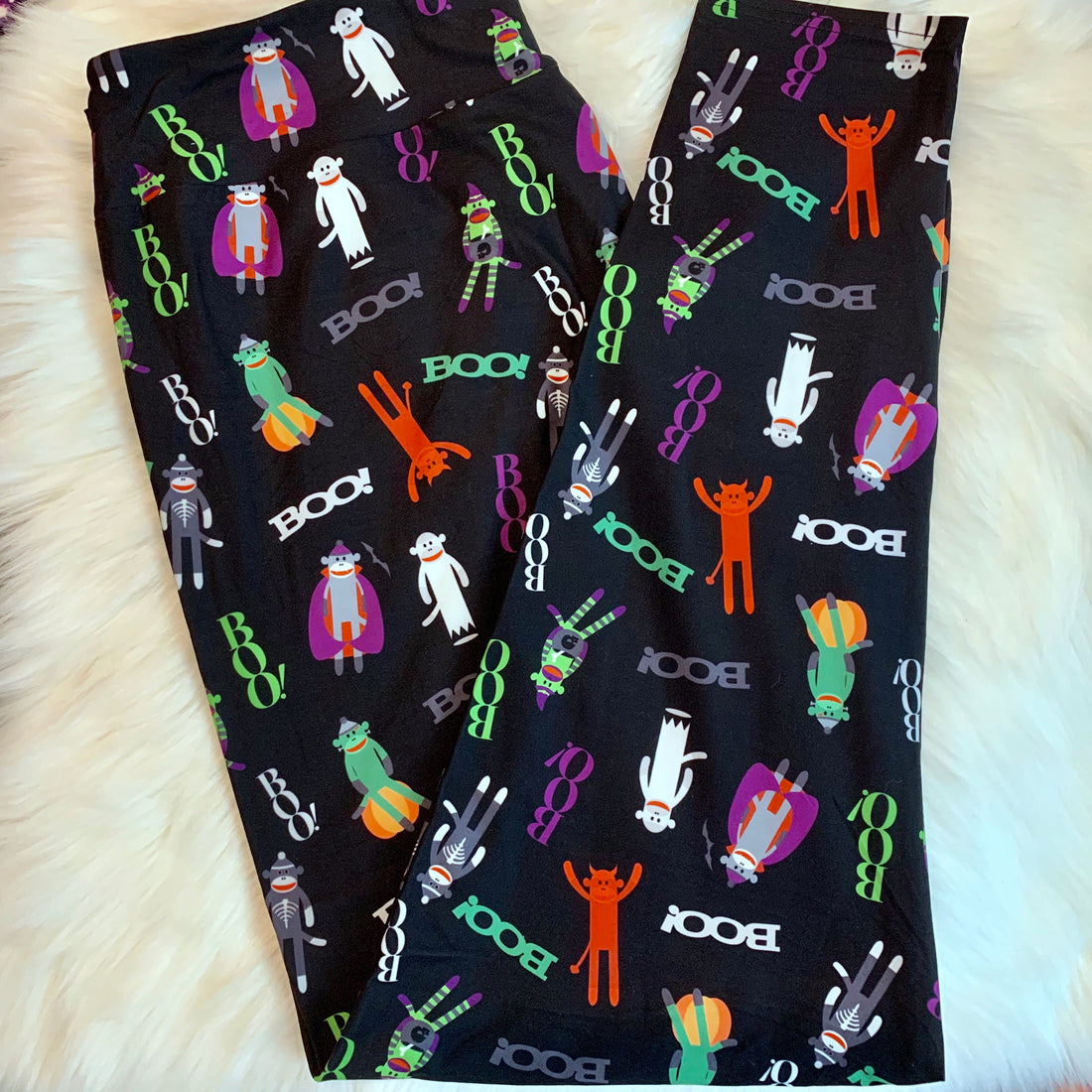 Extra Soft printed leggings with 4-way stretch fabric, so you can move with absolute comfort and ease.