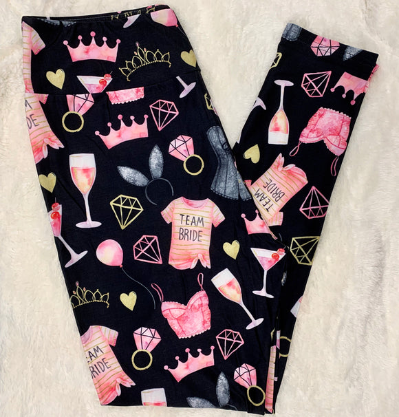 Extra Soft printed leggings with 4-way stretch fabric, so you can move with absolute comfort and ease.